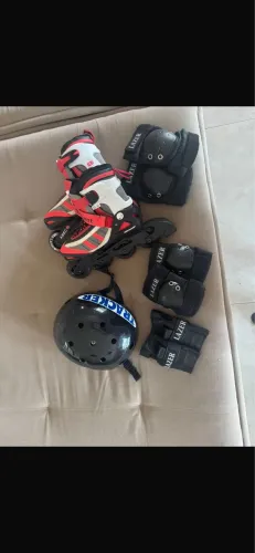 Patins com acessórios, pouquinho uso .