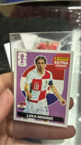 FIGURINHA EXTRA LEGEND MODRIC 2026 regular bordo