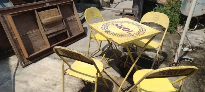 Mesa de ferro com 4 cadeiras