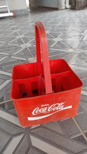 Engradado de Garrafa de Refrigerante Antigo