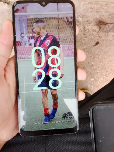 Celular moto e22 usado