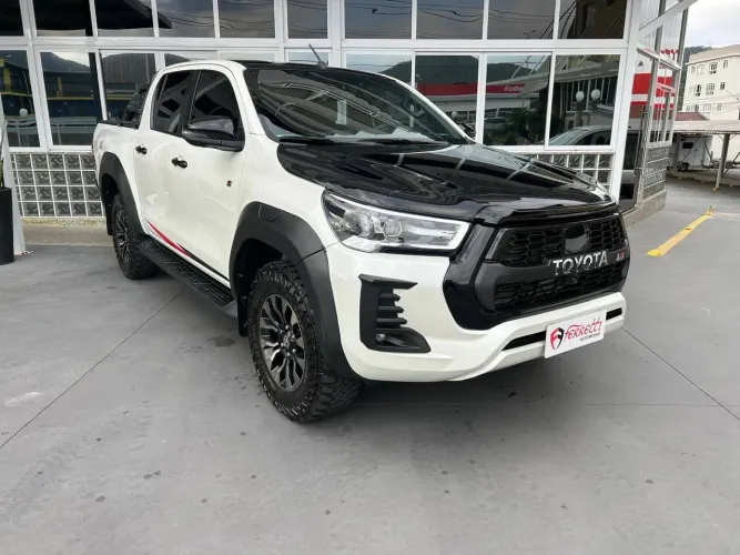 Toyota Hilux CD Gr-s 4X4 2.8 TDI Dies. Aut. 2022
