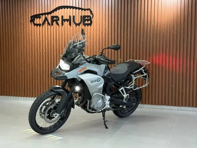 BMW F850 GS ADVENTURE PREMIUM - APENAS 42.000KM - PNEUS NOVOS - REVISADA - PVA PAGO 2026!