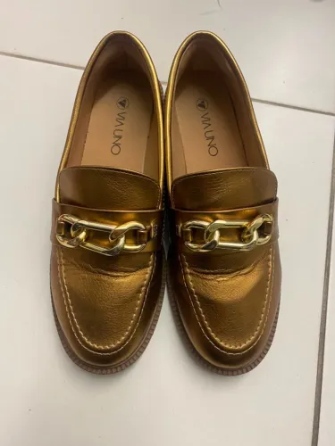 Mocassim Via Uno Dourado TAM 37