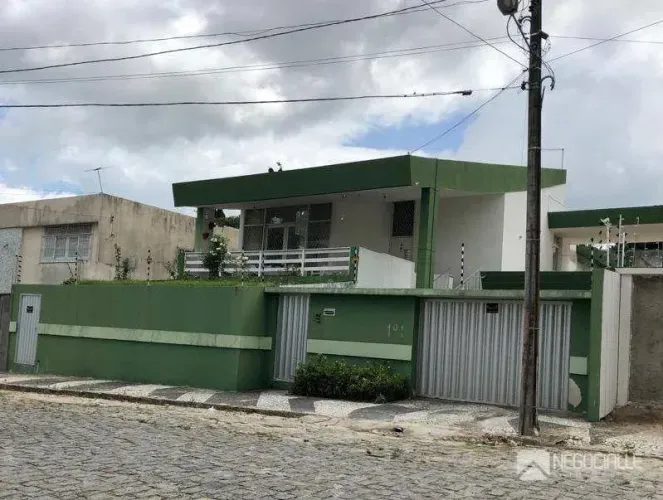 Casa com 4 dormitórios à venda por R$ 700.000,00 - Lauritzen - Campina Grande/PB