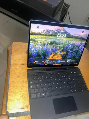 Surface pro 11 Snapdragon X12 Elite 16 ram 512 ssd Saude bateria 96%