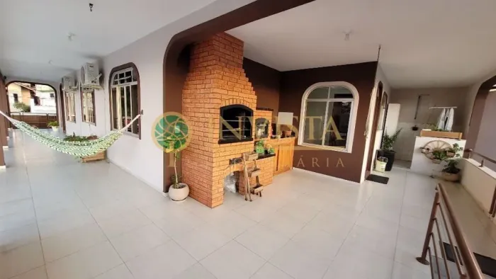 Locação| Casa com viabilidade Residencia e Comercial com 3 quartos e 8 vagas - em Barreiro