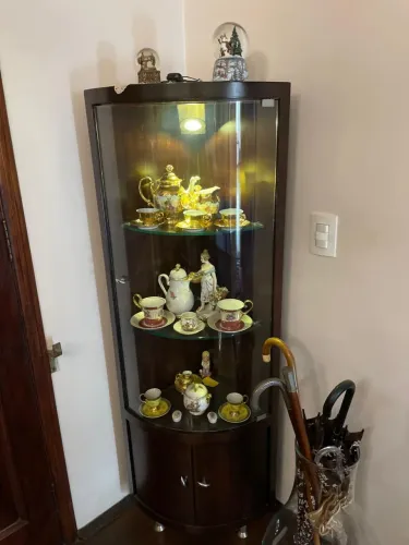 CRISTALEIRA DE CANTO MADEIRA E VIDRO 
