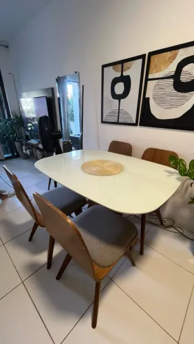 Mesa de jantar com 4 cadeiras