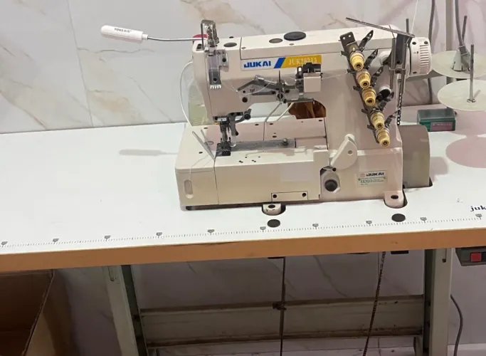 MÁQUINA DE COSTURA GALONEIRA