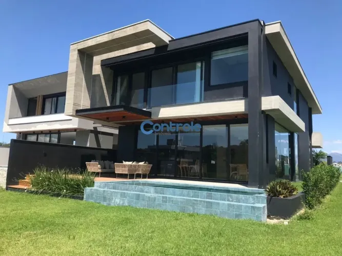 Casa de Alto Padrão com 04 Suítes e Vista para o Lago Reserva da Pedra | Palhoça/SC