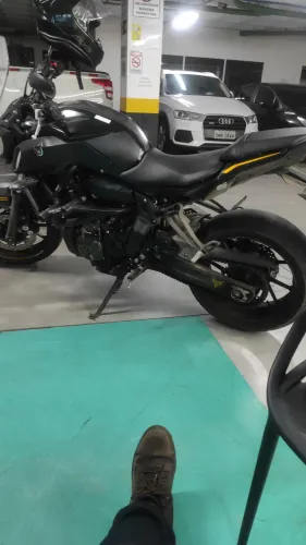 MT-07 com escapamento esportivo 