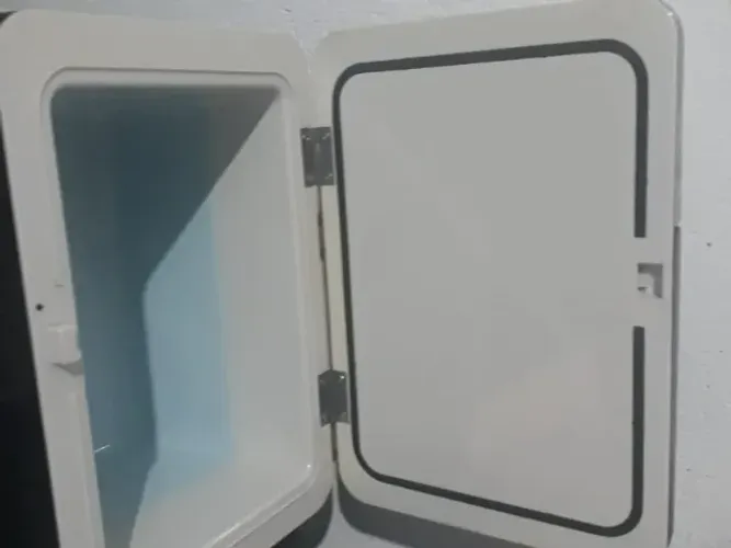 Mini geladeira refrigerador aquecedor