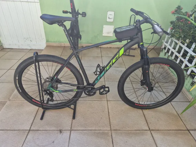 Bicicleta Mountain Bike Oggi 7.1 Shimano Deore