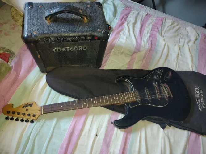 Amplificador e guitarra por 500