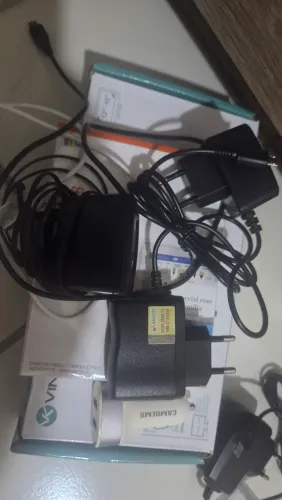 Carregadores antigos e novos (cabos micro usb e outros)