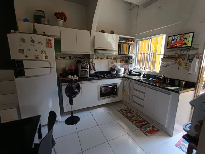 //Casa com piscina no Santa Etelvina