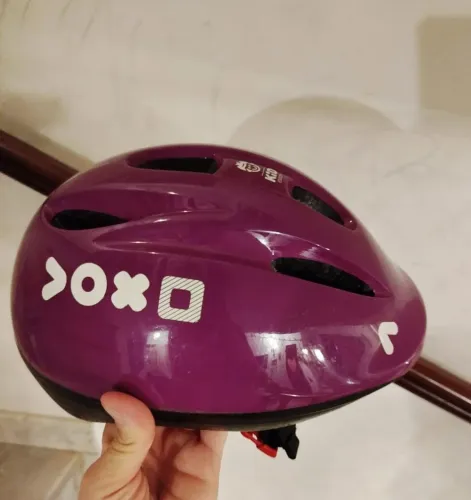 Capacete B'Twin modelo 300 Edição Kids Tamanho 52 a 57 cm