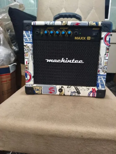 Caixa amplificada Mackintec Maxx 15 bivolt Chaveada