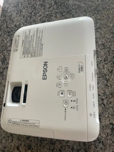 Projetor + Telão Epson PowerLite X36 (3600 Lúmens)