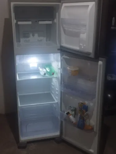 Geladeira dúplex e tv LG32 polegadas os dois 2500