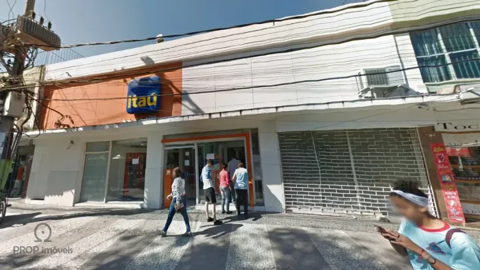 Loja com excelente localização comercial no ponto mais movimentado do centro de Queimado