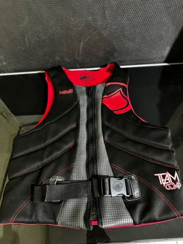 Colete liquid force wakeboard