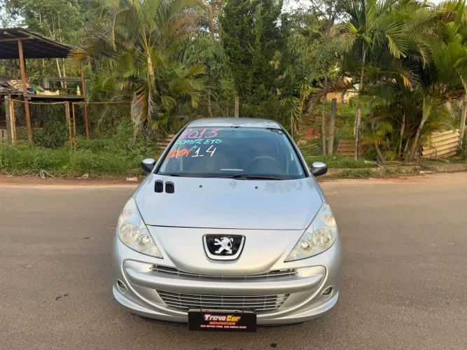 Peugeot 207 Sedan Passion XR 1.4 Flex 8V 4P 2013