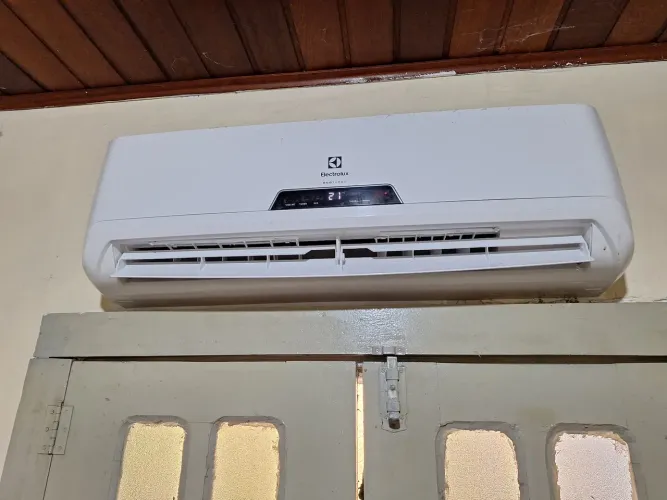 Ar-condicionado Split Electrolux 12.000 BTUs - Conservado e com manutenção em dia