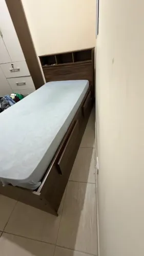 Bicama com gavetas e Bau na cabeceira