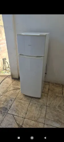 Geladeira Consul Duplex 336L funcionando
