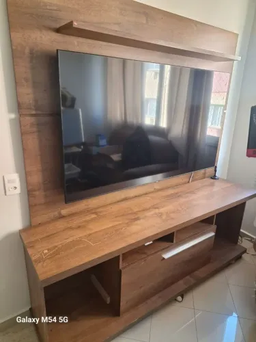 Painel e Rack de Madeira