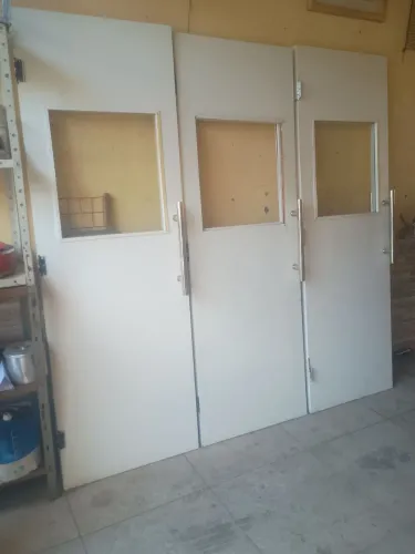3 portas de giro com vidro 100$ Cada ou 260$ as 3