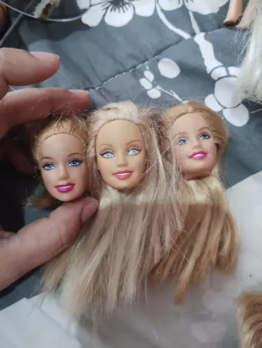 Cabeça de boneca barbie