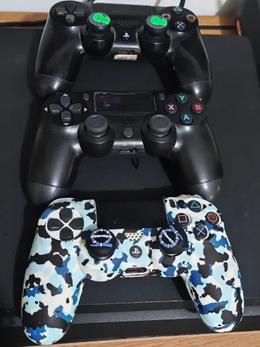 PS4 Slim 