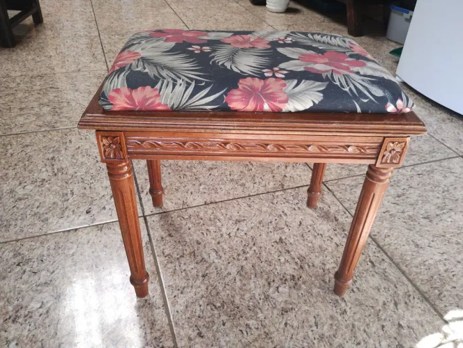 Banqueta vitaje madeira detalhada