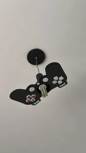 Luminária de teto temática em formato de controle de videogame