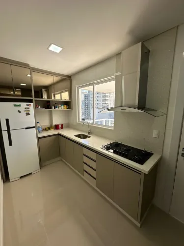 Apartamento 3 suítes Mobiliado em Meia Praia 2 vagas