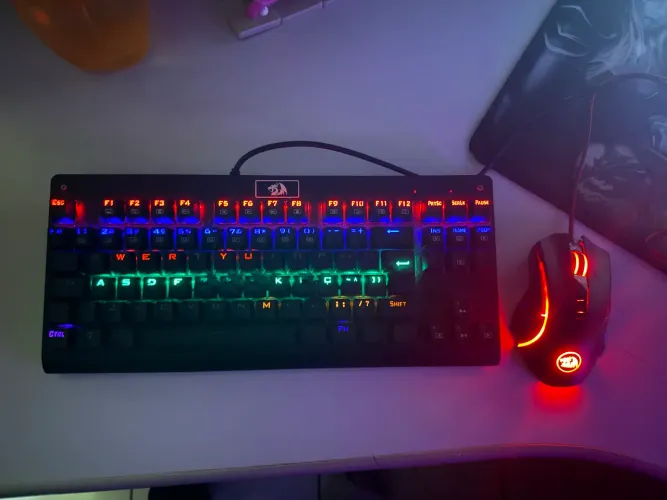 Teclado Mecânico RED Dragon dark avenger/ e Mouse redragon Nothosaur M606