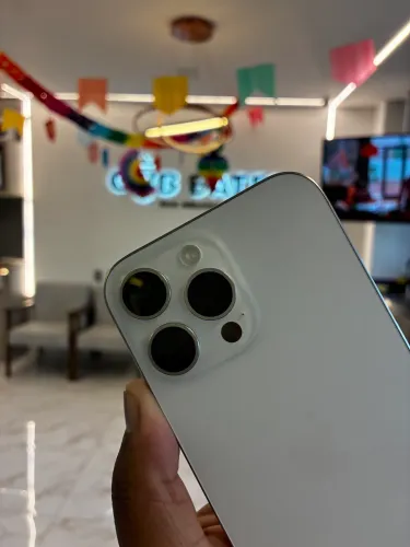 iPhone 16 Pro Max Silver 256Gb 100% - Loja Física 