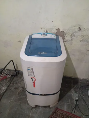 Tanquinho de lavar roupa 9 kilos funcionando perfeitamente (127 volts)