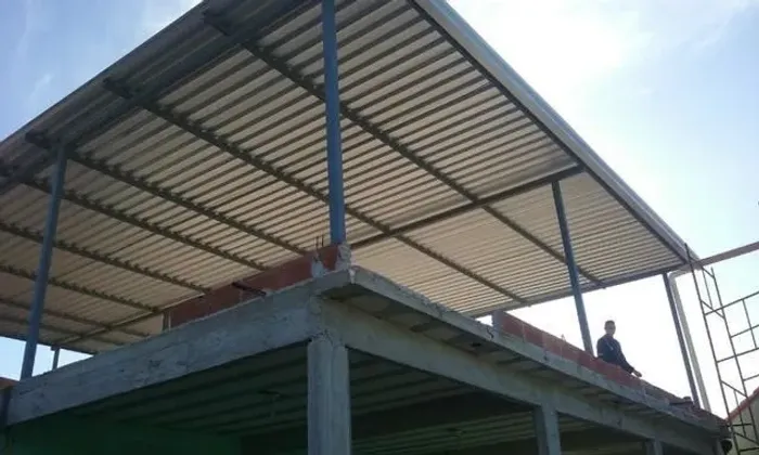 Telhado e portão