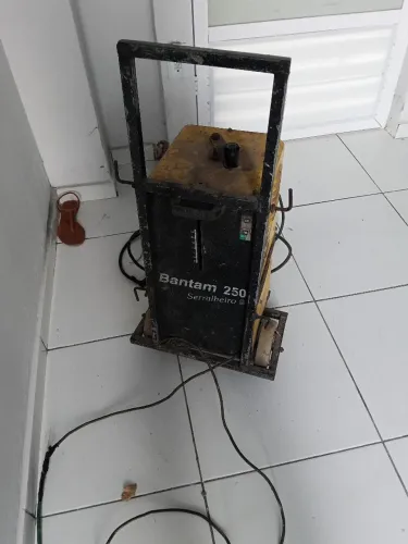 Máquina de solda bantam.