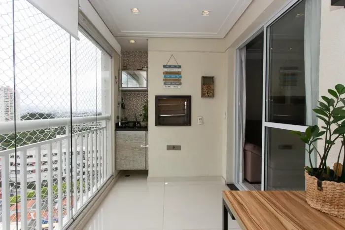 Apartamento a venda semi mobiliado no Tatuapé de 82 m, 2 dormitórios, suíte, sacada gourme