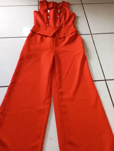 Vendo este macacão tamanho M não entrego 