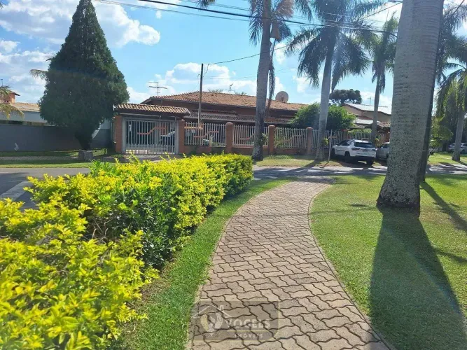 CASA À VENDA NO CONDOMÍNIO PALM PARK EM HOLAMBRA/SP COM 542 M², PISCINA E ÁREA GOURMET COM