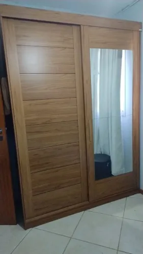 Guarda-roupa de correr com espelho - 10 meses de uso, como novo! 