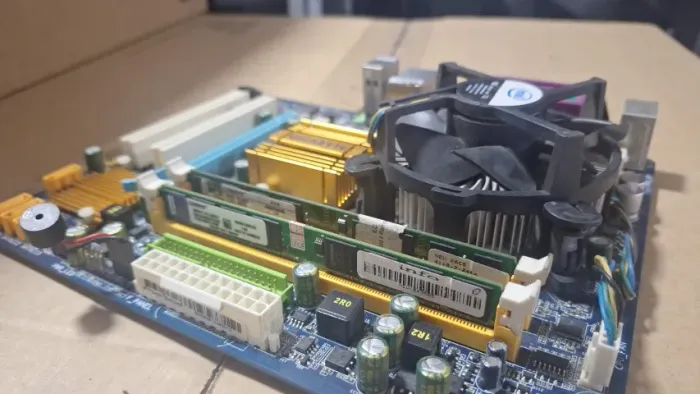 Kit G31M-S2C Core 2 Duo 4 GB DDR2