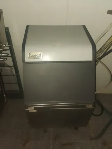 Máquina de gelo Everest 50 KG 