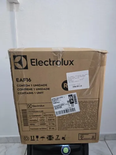 Air Fryer 4,6 Litros Electrolux Efficient por Rita Lobo (EAF16) 110V